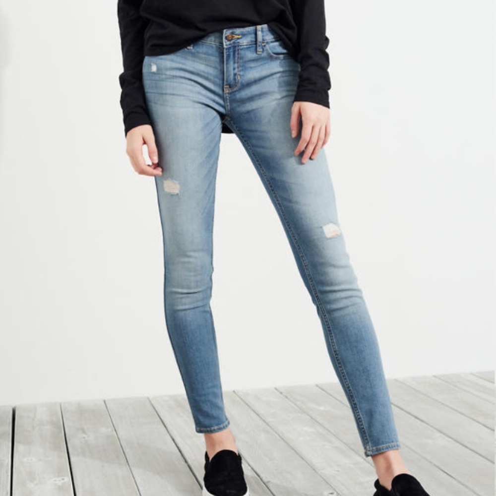 Hollister low-rise super skinny jeans🦋